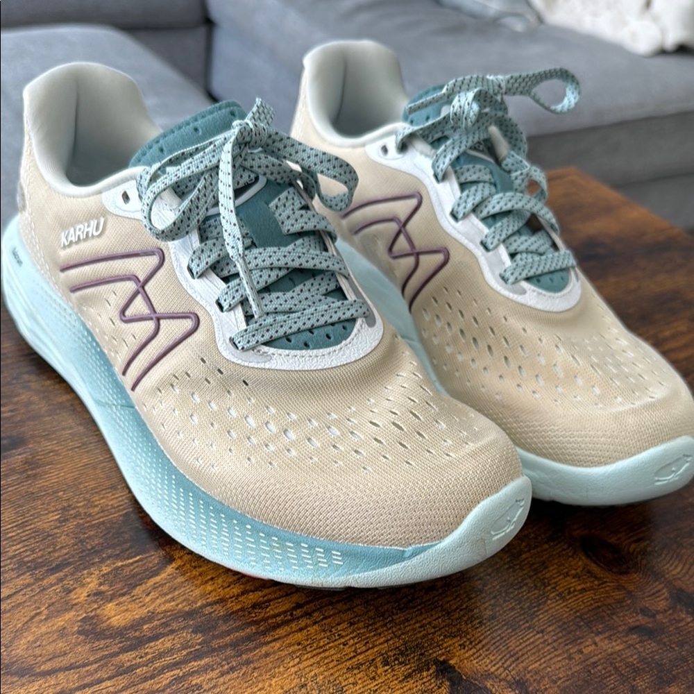 Karhu sneakers-worn once. Cream and Blue Sneakers with Cushioned Sole